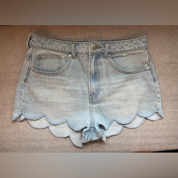 H&M scalloped hem shorts denim lightwash US 6 Euro 36 - Picture 5 of 13